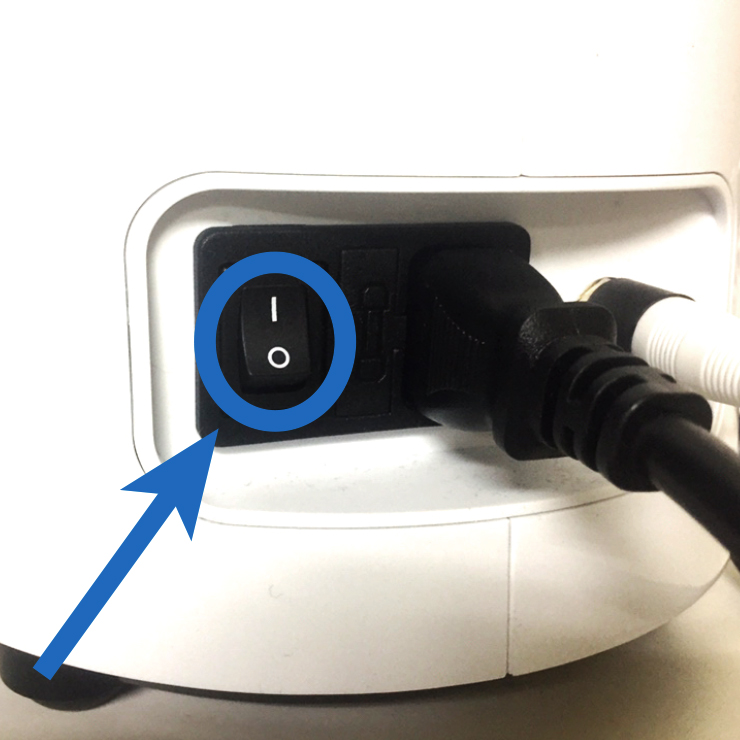 電源スイッチをオンにする写真